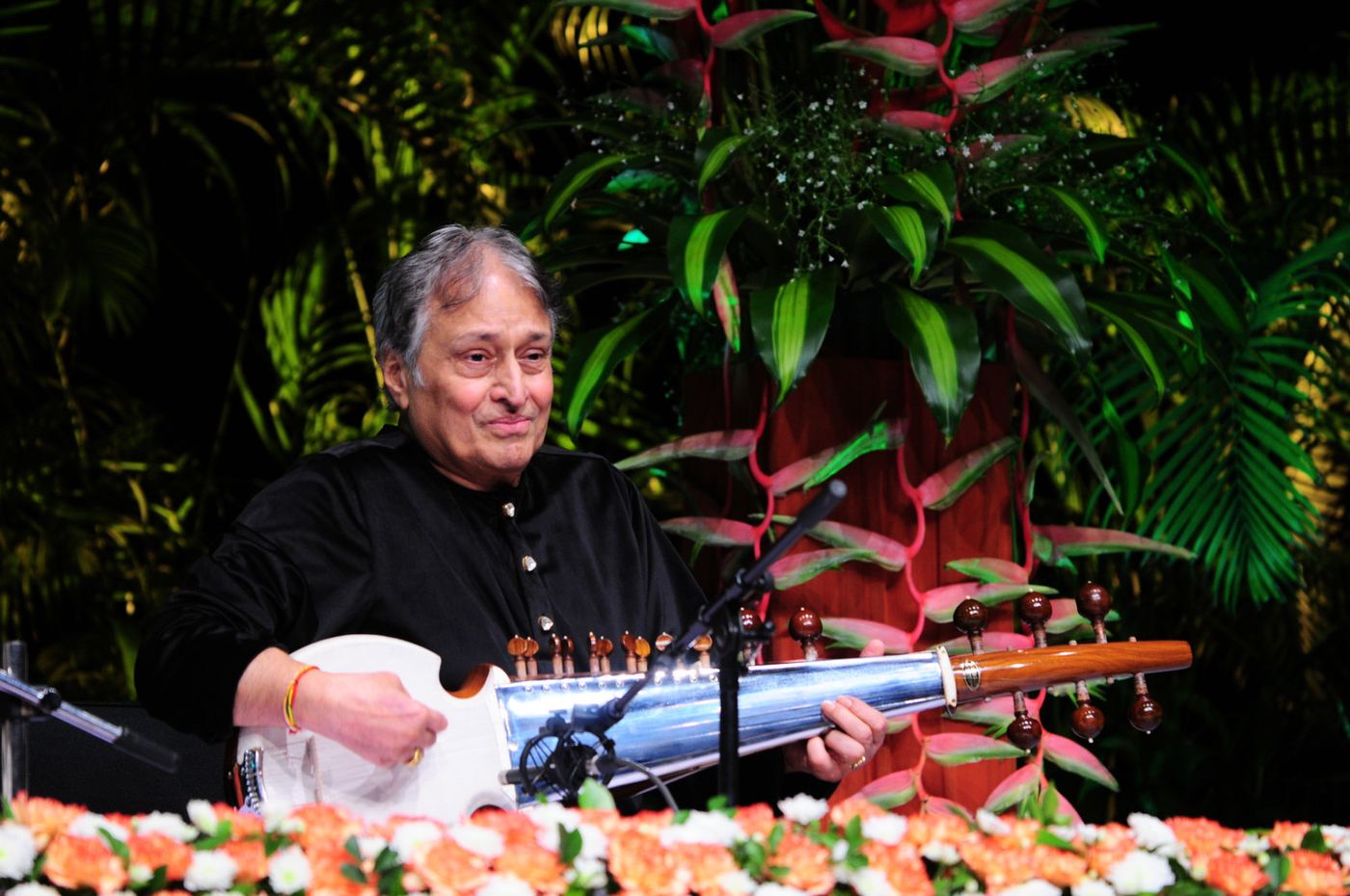 Feature: Sarod Maestro USTAD AMJAD ALI KHAN Presented With Lifetime Achievement Award  Image