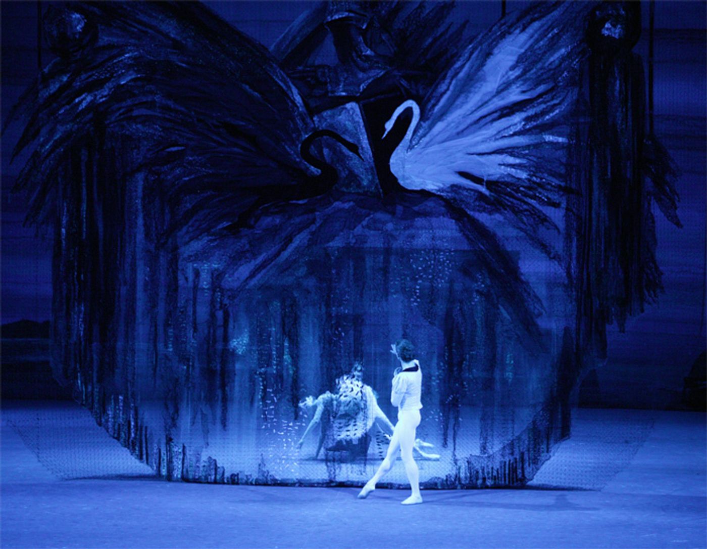 Review: BOLSHOI BALLET'S SWAN LAKE at Movie Theatre  Image