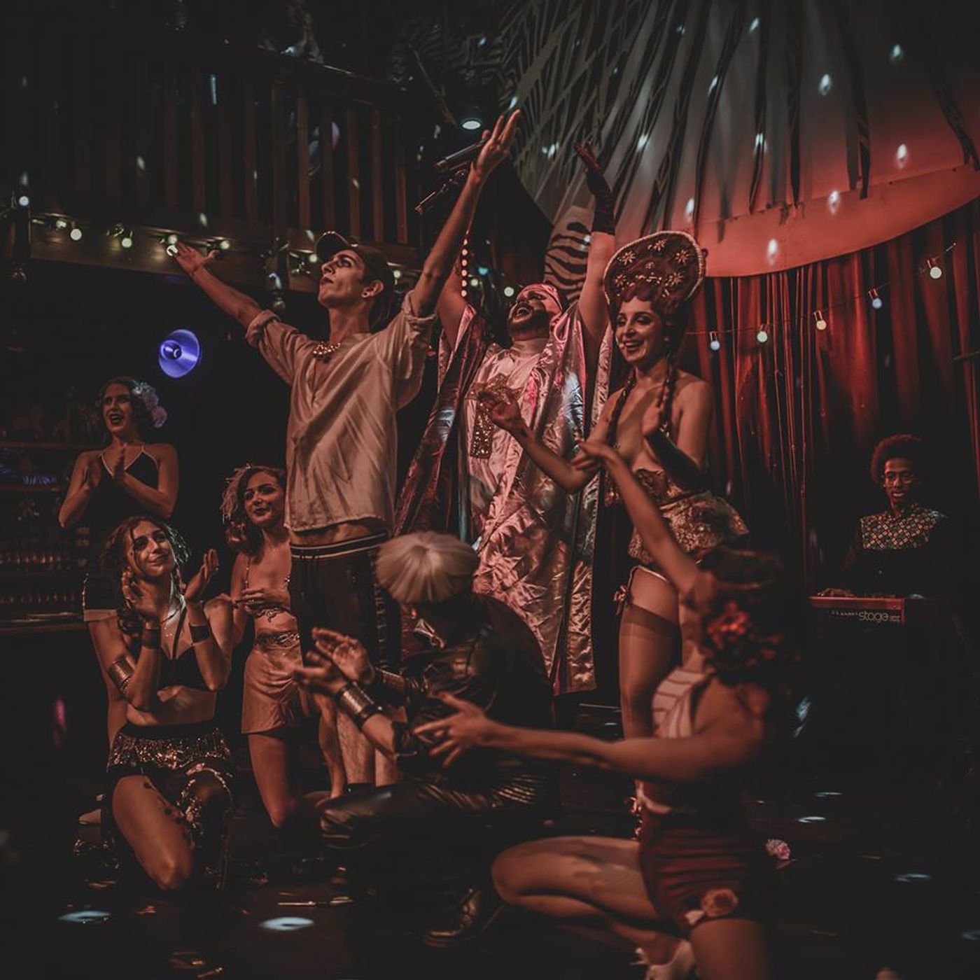 Review: LE CABARET DE POUSSIÈRE at Le Zebre De Belleville Review: LE CABARET DE POUSSIÈRE at Le Zebre De Belleville Image