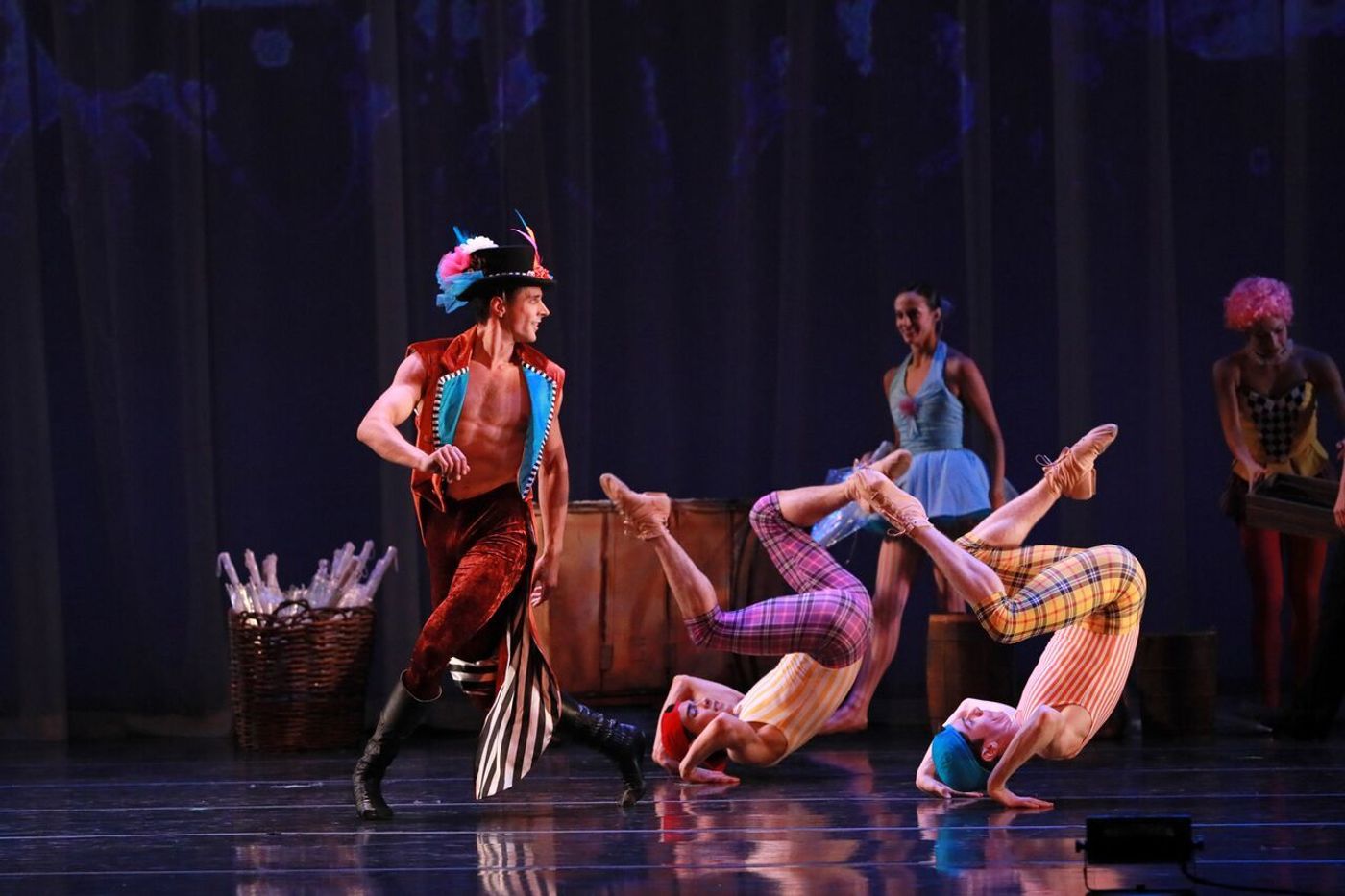 Review: FALL WORKS Fetes Bernstein and Robbins in Witty Style  Image