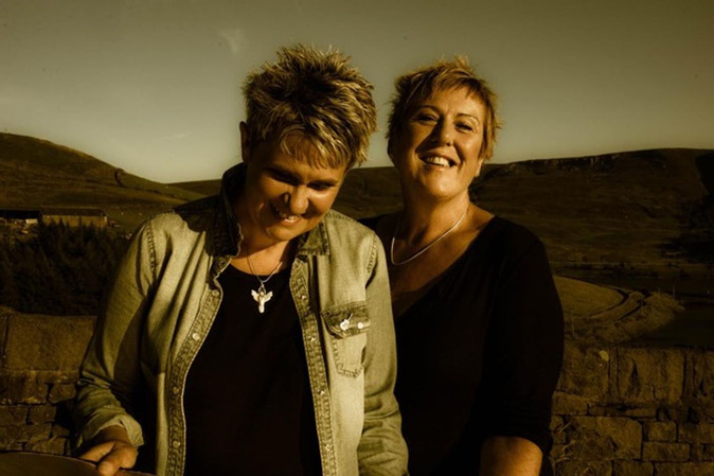 Review: CHRIS WHILE AND JULIE MATTHEWS WITH VINCENT'S CHAIR: ADELAIDE FRINGE2018 at Church Of The Trinity  Image