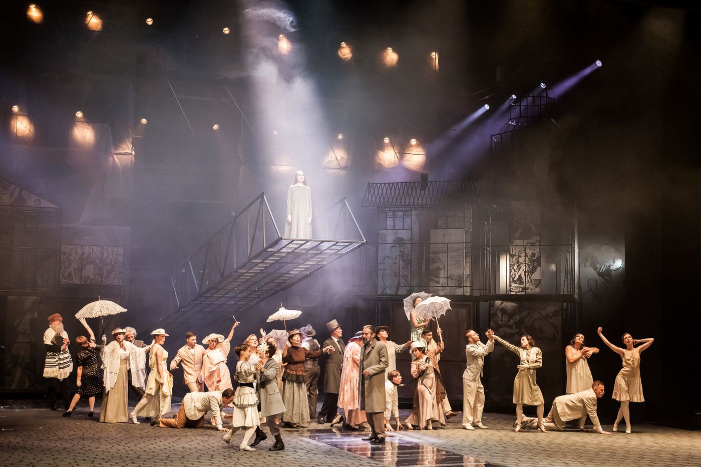 Review: XIEGI SCHULZA at TEATR POLSKI WROCLAW - Dreaming Schulz's dream Review: XIEGI SCHULZA at TEATR POLSKI WROCLAW - Dreaming Schulz's dream Image