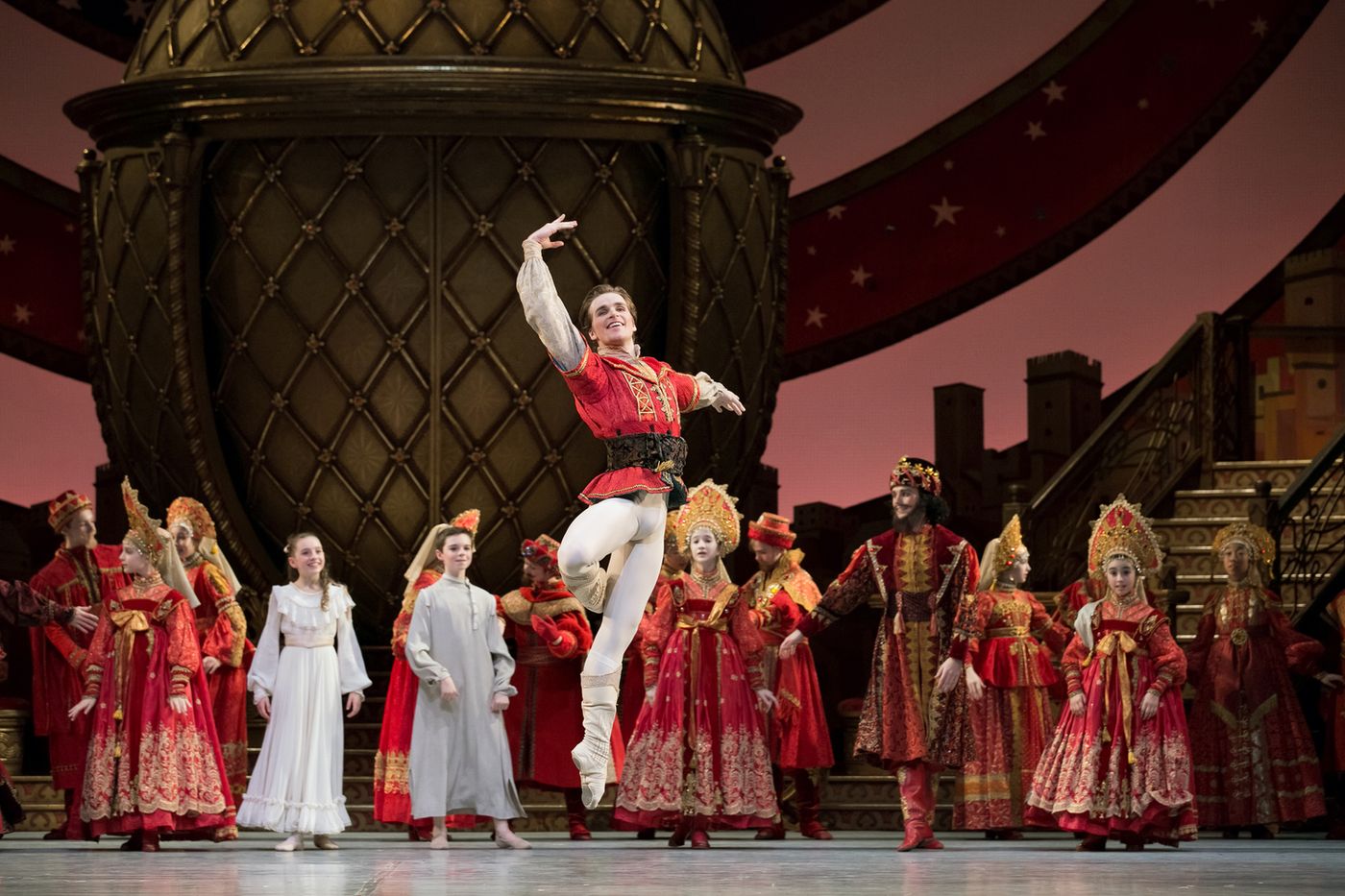 Review: The National Ballet's THE NUTCRACKER is a Dazzling Tradition for All Ages  Image