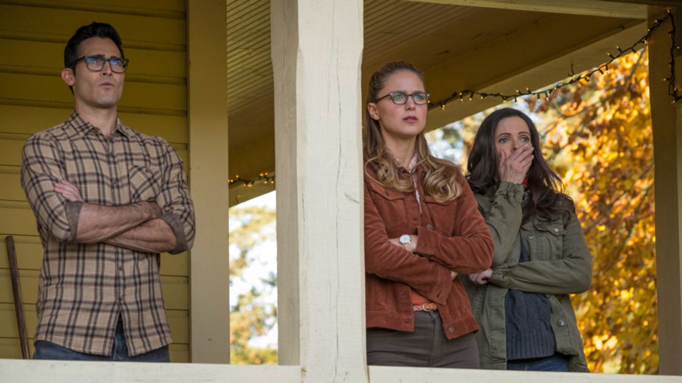 BWW RECAP: SUPERGIRL Helps Save Multiple Earths (Again) in 'Elseworlds' As Superman Drops A Truth Bomb in Smallville  Image