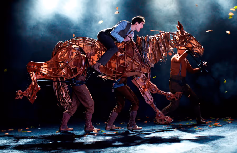 Review: WAR HORSE, SEC Armadillo Glasgow Image