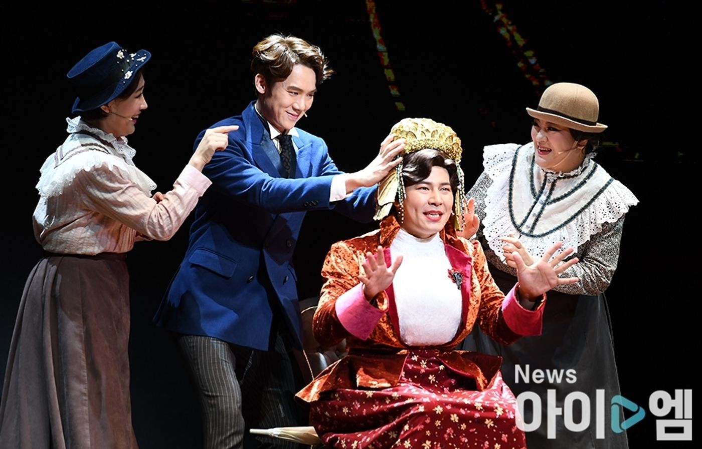 Review: A GENTLEMAN'S GUIDE TO LOVE AND MURDER, The Grand Story of Monty  Image