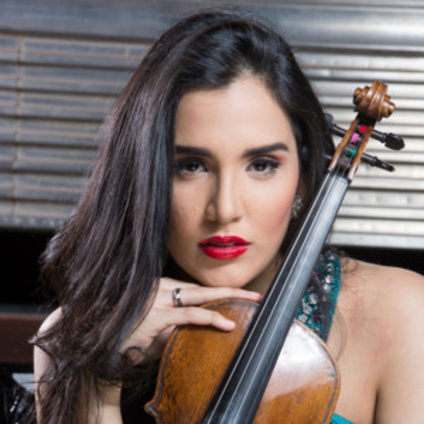 Dominican Violinist Aisha Syed Makes NYC Debut At Carnegie Hall  Image