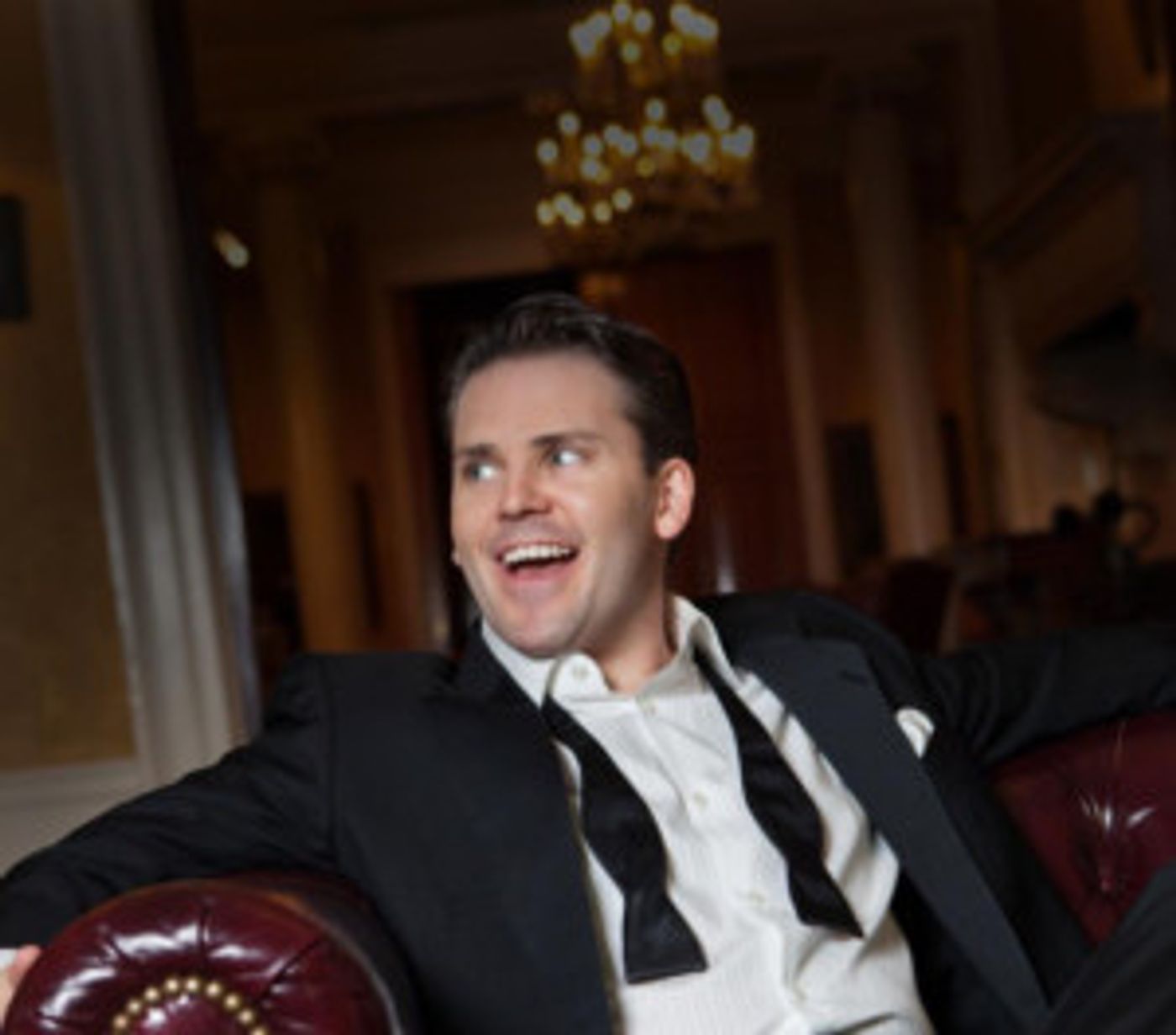 Robert Creighton Brings Holiday Cheer and FROZEN Co-Stars to Feinstein's/54 Below Tonight  Image