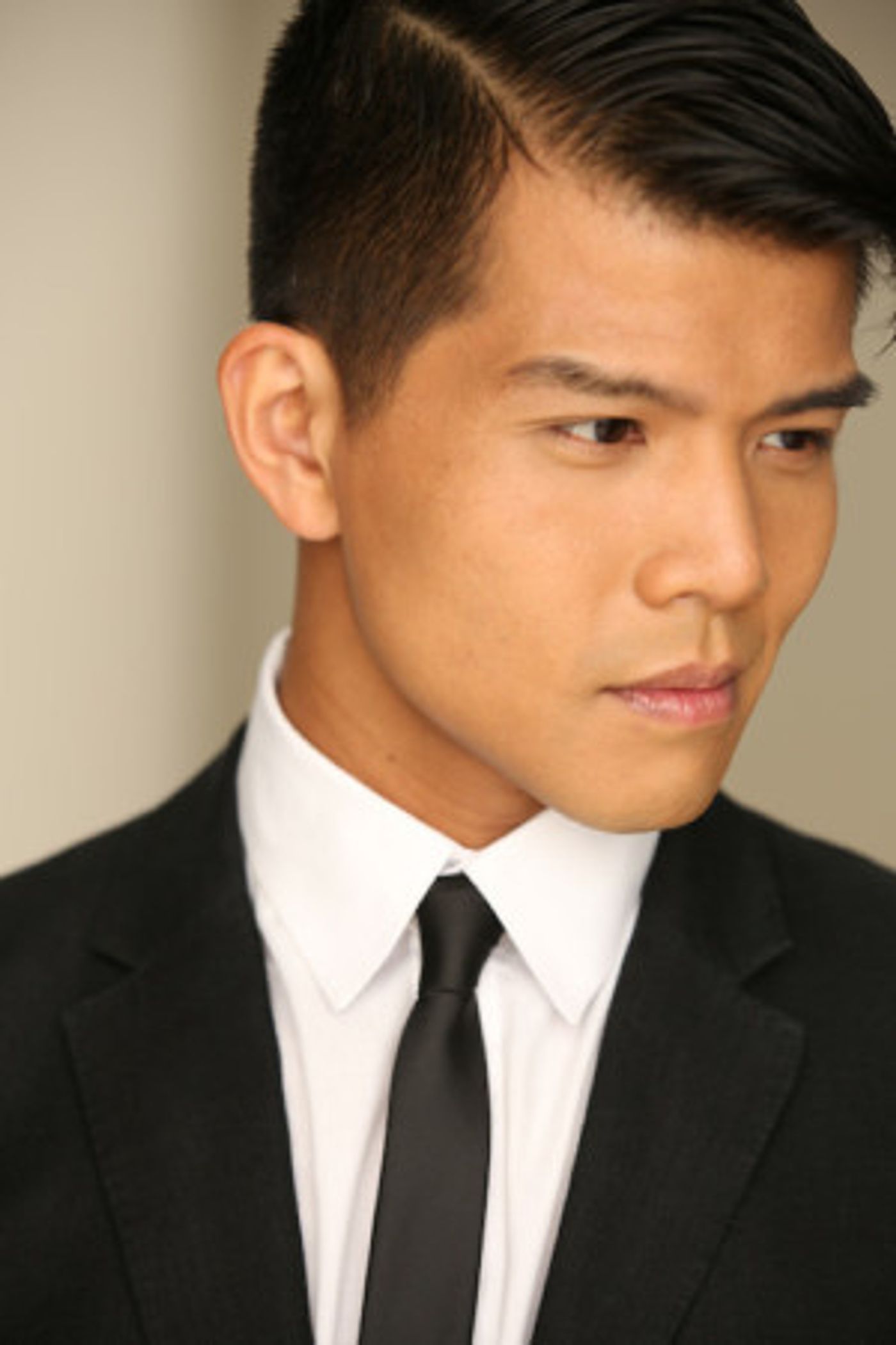 Telly Leung's ALADDIN Co-Stars to Join Him at The Wall Street Theater  Image