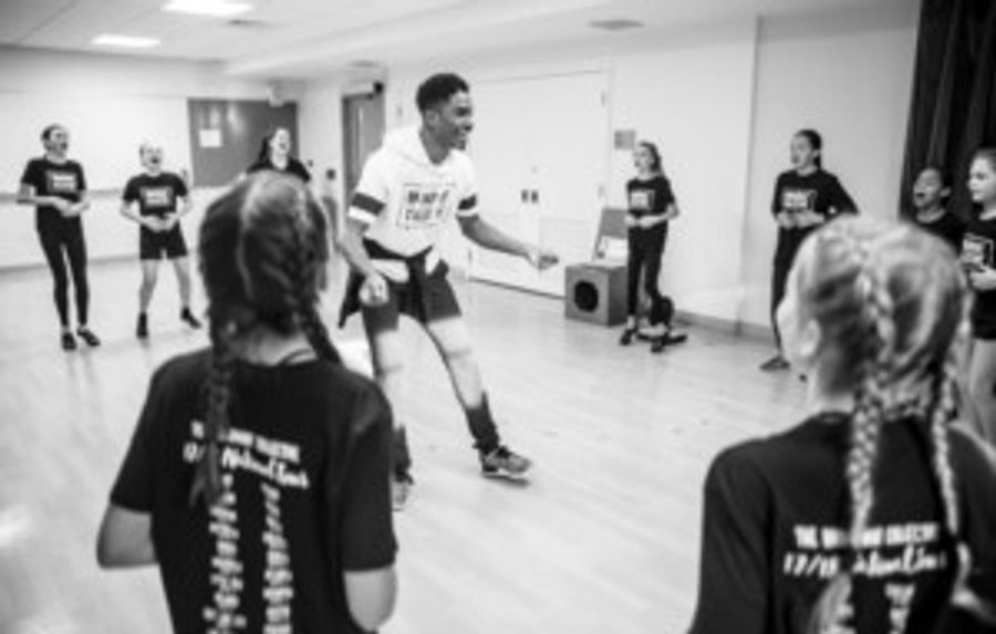 Robert Hartwell Launches 2018 Tour of The Broadway Collective Master Class Image