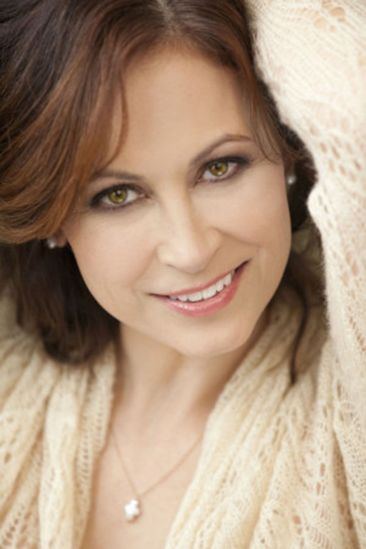 Linda Eder Brings Holiday Show to Ridgefield  Image