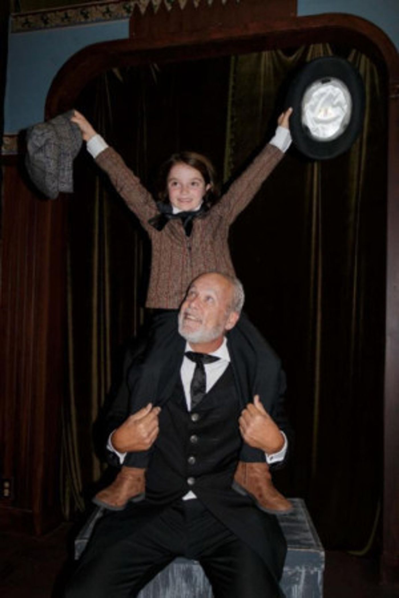 A CHRISTMAS CAROL Brings Christmas Cheer to Long Beach Playhouse  Image