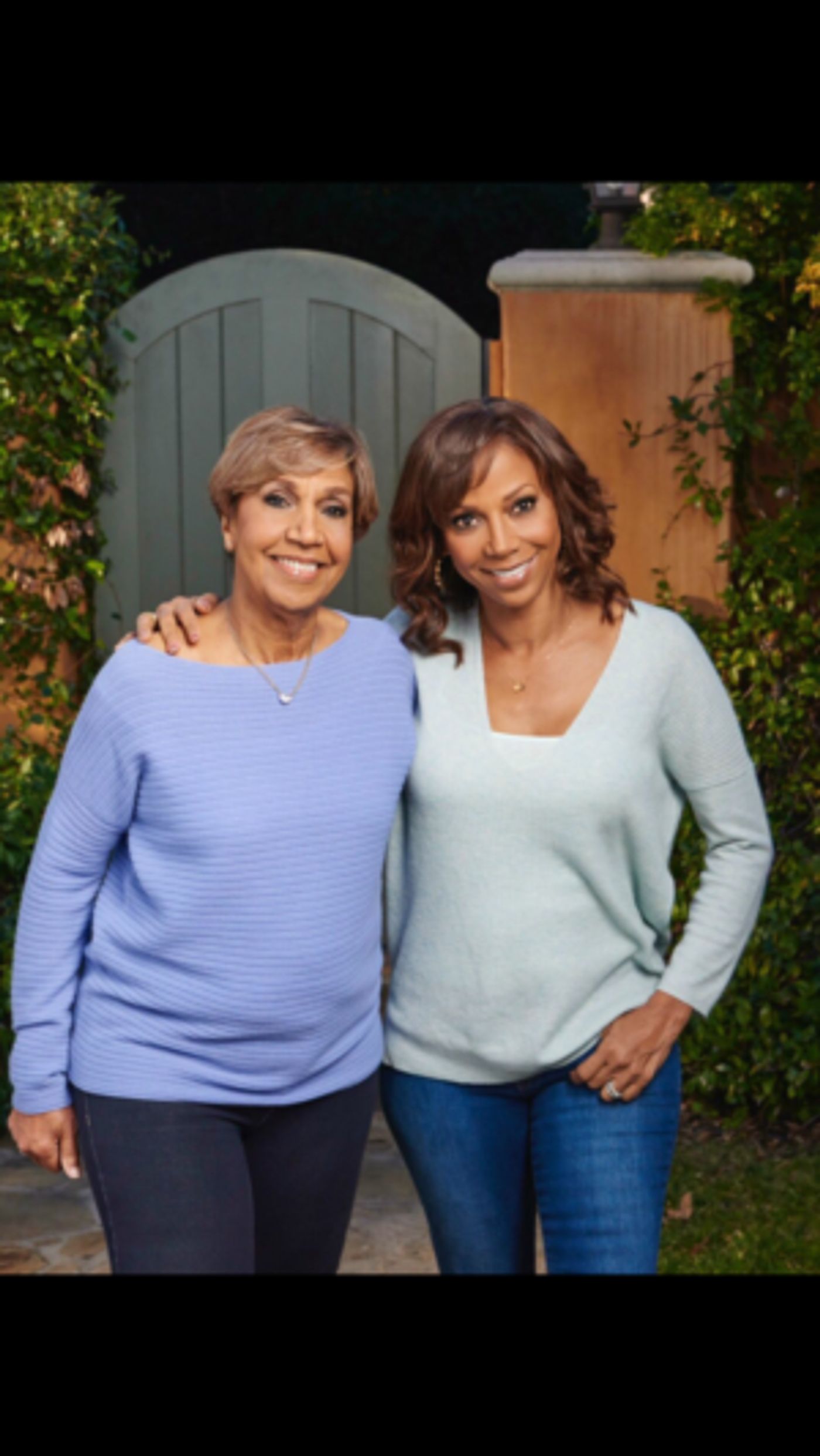 Holly Robinson-Peets to Honor Mother Dolores Robinson at The Actors Fund's Looking Ahead Awards  Image