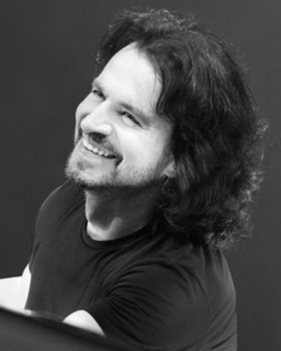 Yanni to Bring World Tour to the Van Wezel This Spring Image