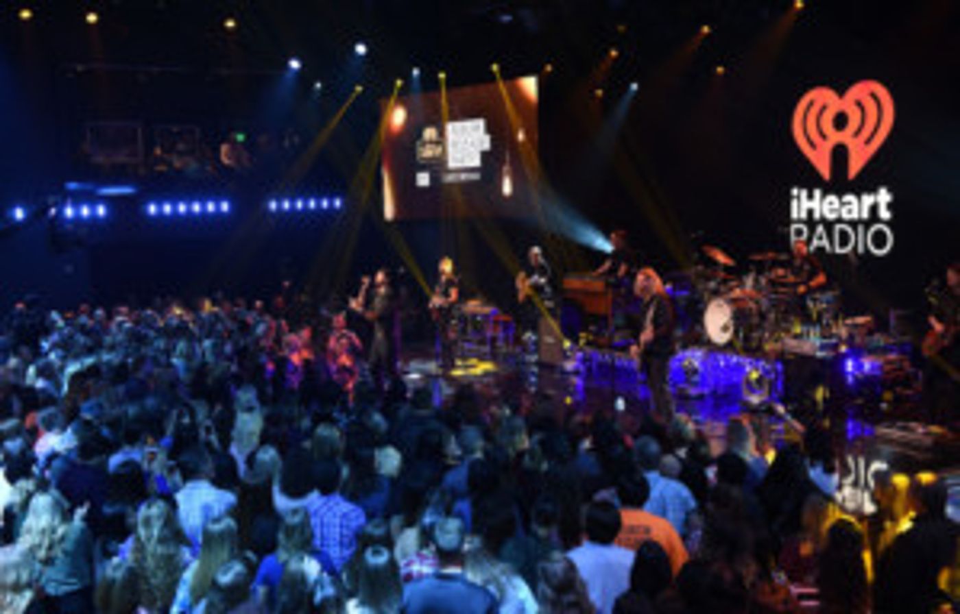 Luke Bryan Performs Songs From His New Album in Los Angeles  Image