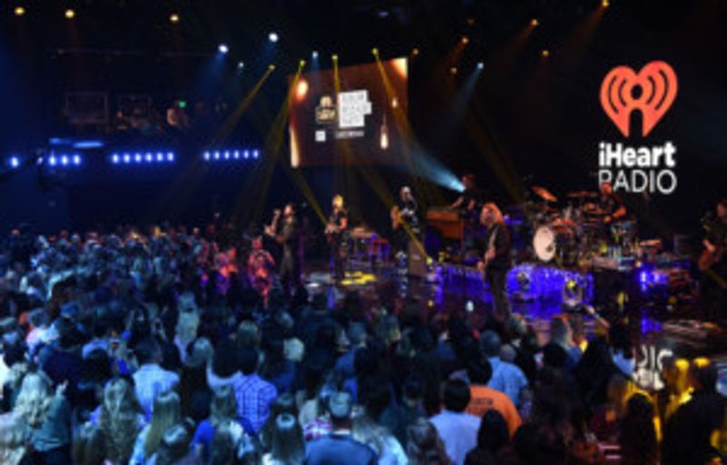 Luke Bryan Performs Songs From His New Album in Los Angeles Image