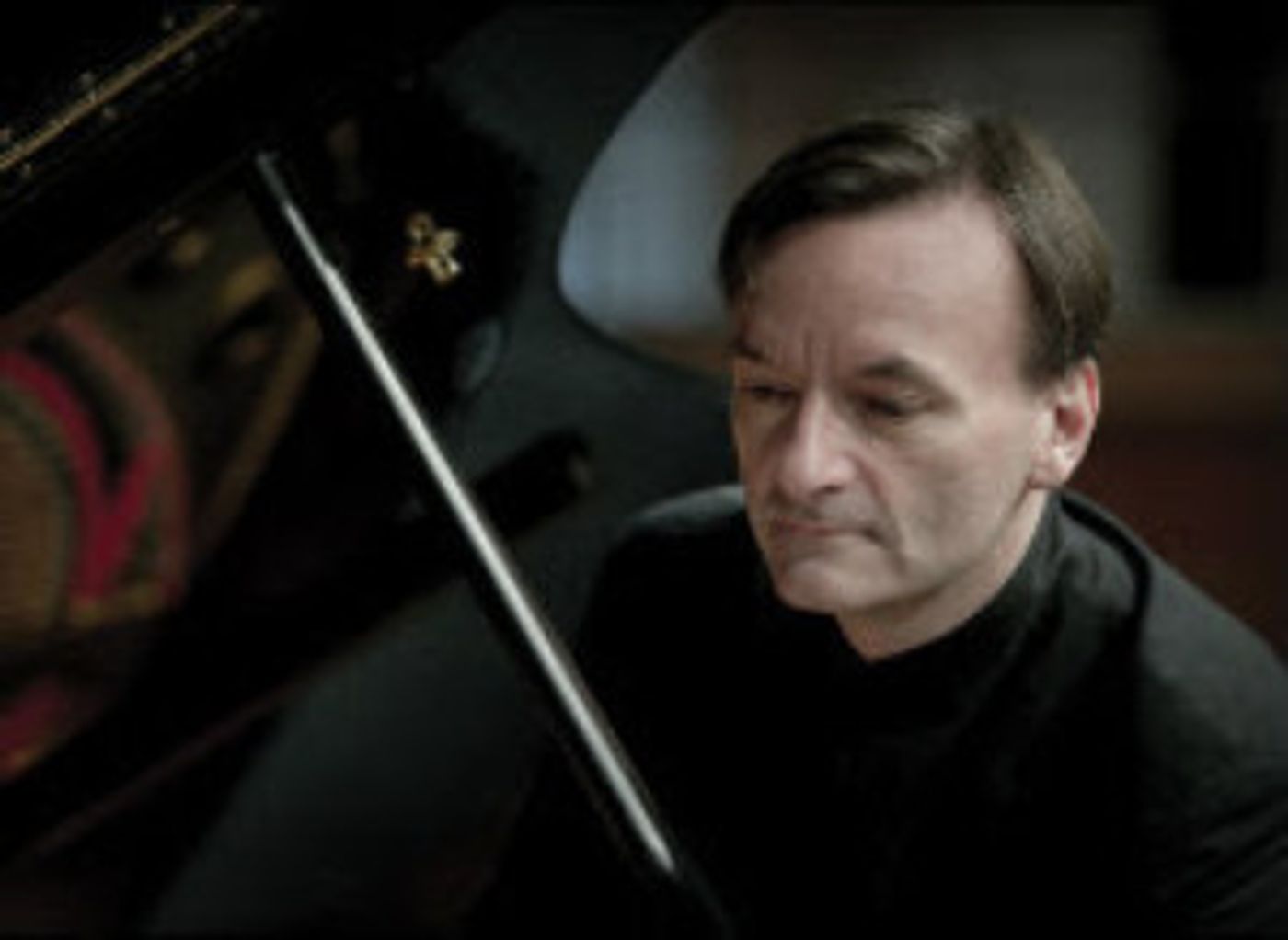 Piano Virtuoso Stephen Hough To Make Debut At The Wallis With The Berlin Philharmonic Wind Quintet  Image