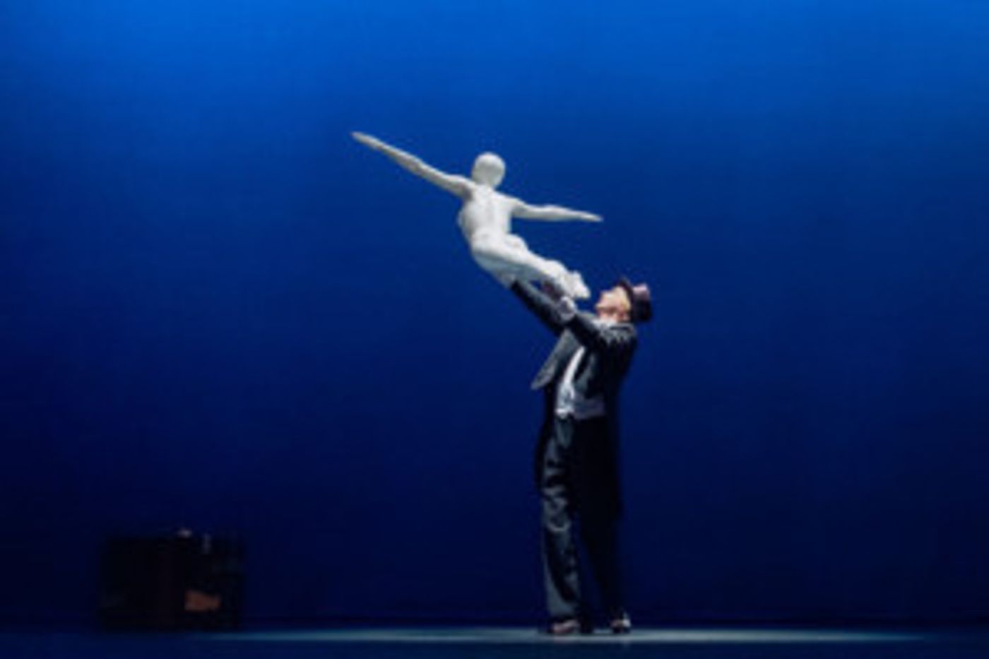 Beverly Blossom Festival Opens 6/1 At The 92nd St. Y  Image