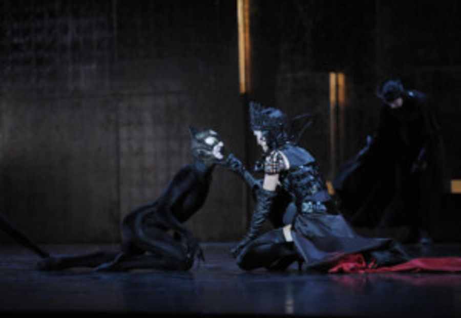 SNOW WHITE - A Dark Contemporary Ballet Opens at the Sydney Opera House Image