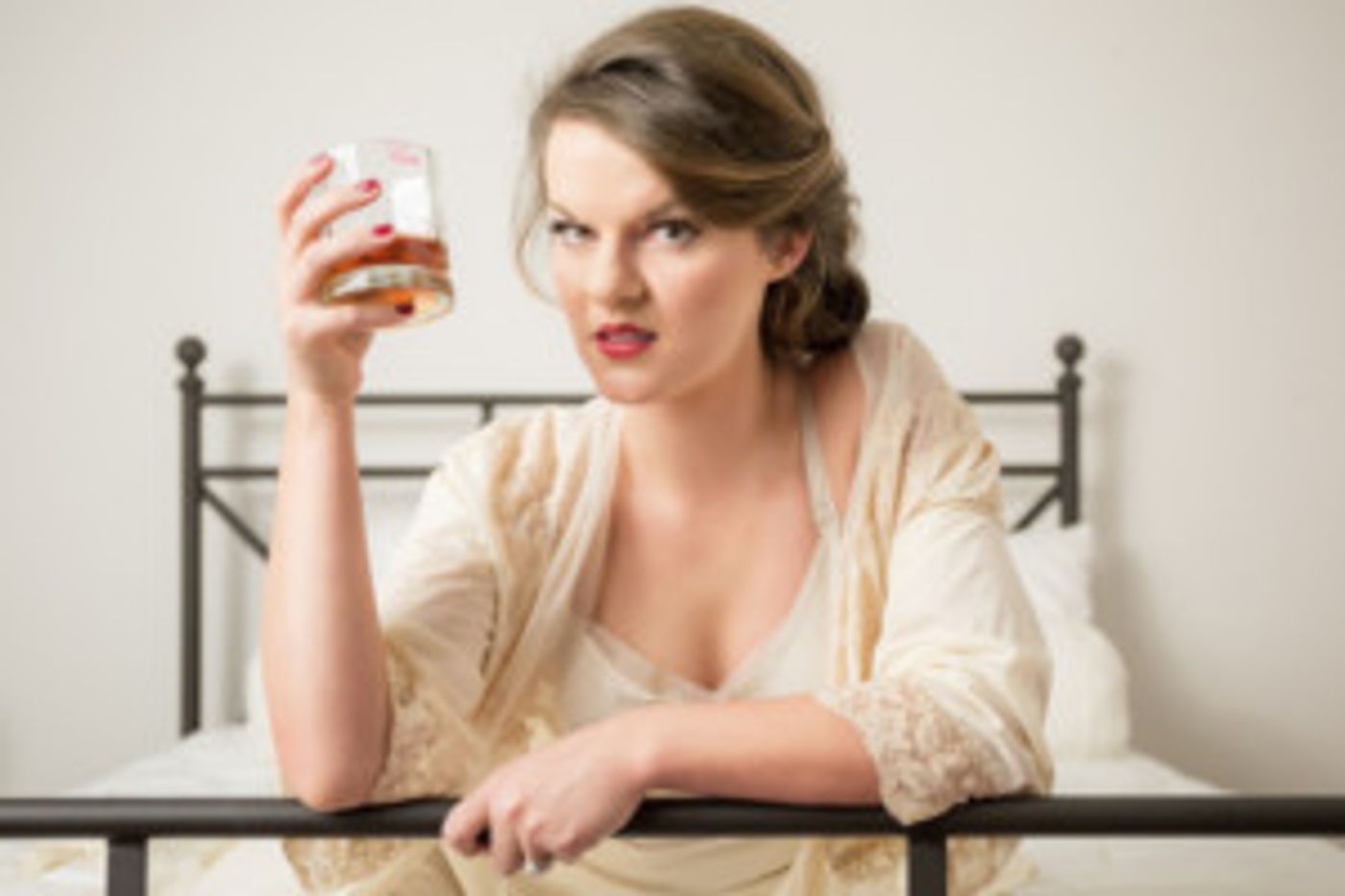 Cincinnati Shakespeare Company Stages Sizzling Family Drama, CAT ON A HOT TIN ROOF  Image