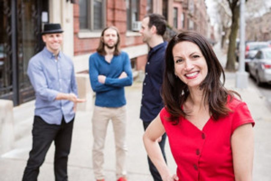 Suzi Shelton Plans NYC Shows To Preview New Album 'Hand In Hand' Image