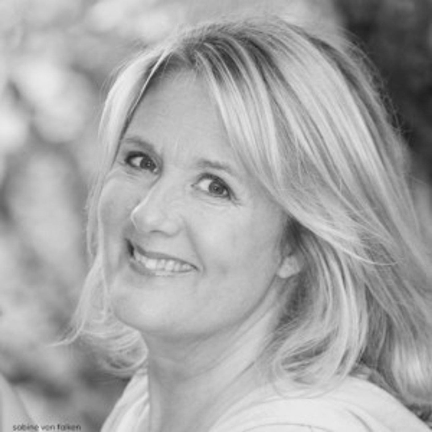 Lively Post-Show Conversation Announced for Matinee Of ALISON LARKIN LIVE!  Image