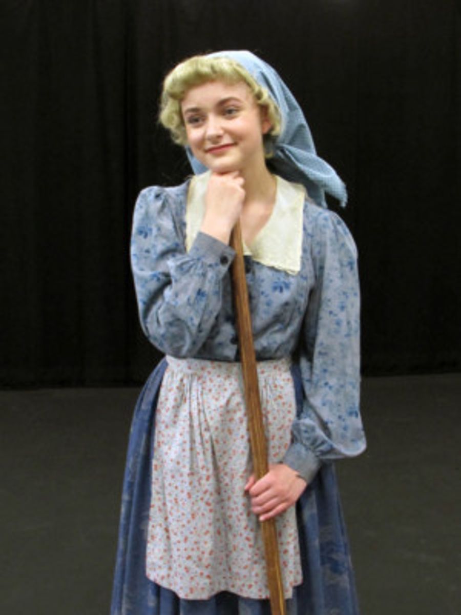 Maine State Music Theatre Goes Has A Ball With CINDERELLA Image