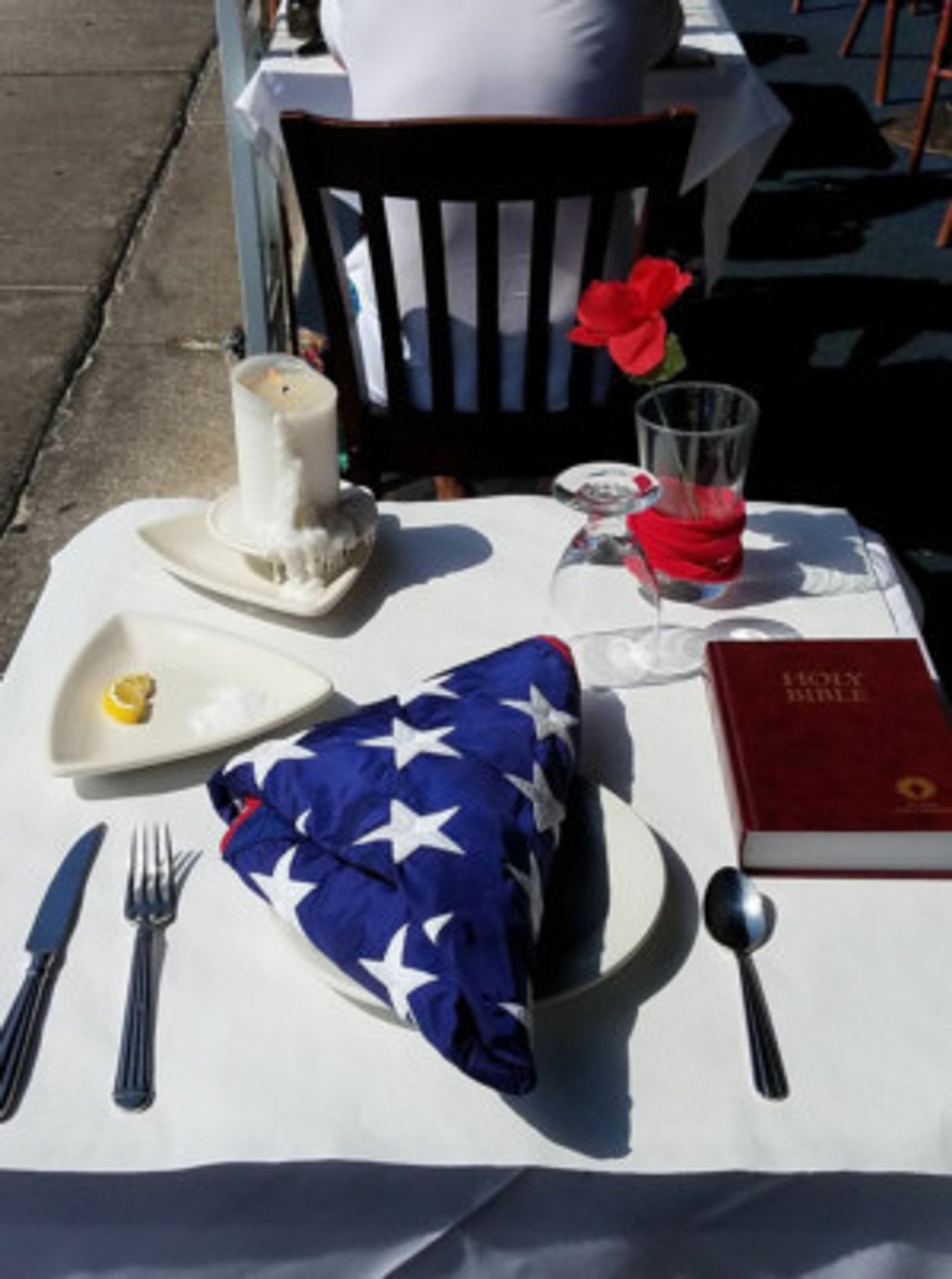 Caffe Luna Rosa To Commemorate Memorial Day With A Special Tribute Table Honoring Lost Veterans  Image