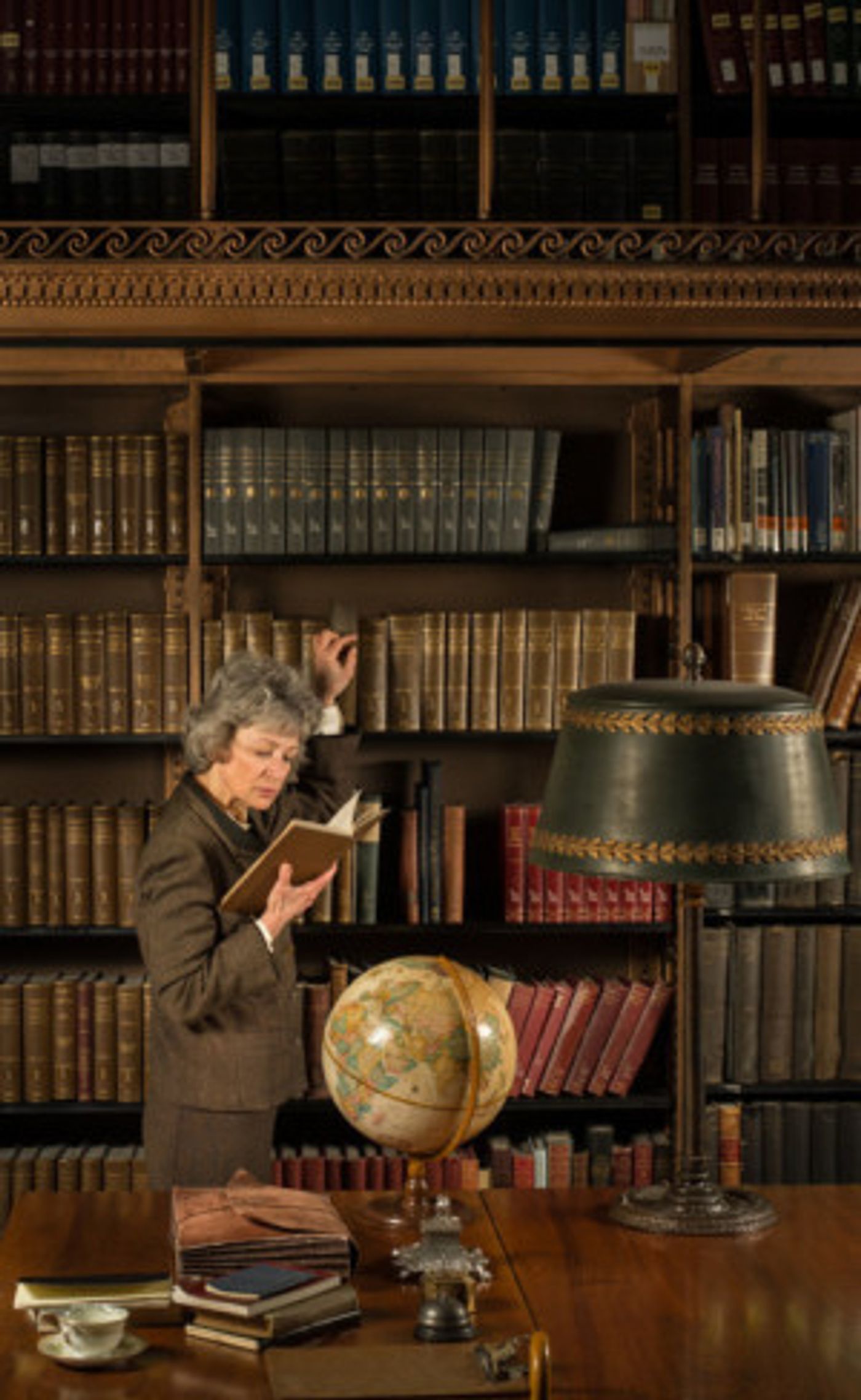 Rehearsals Are Underway For UNDERNEATH THE LINTEL Starring Sally Wingert  Image