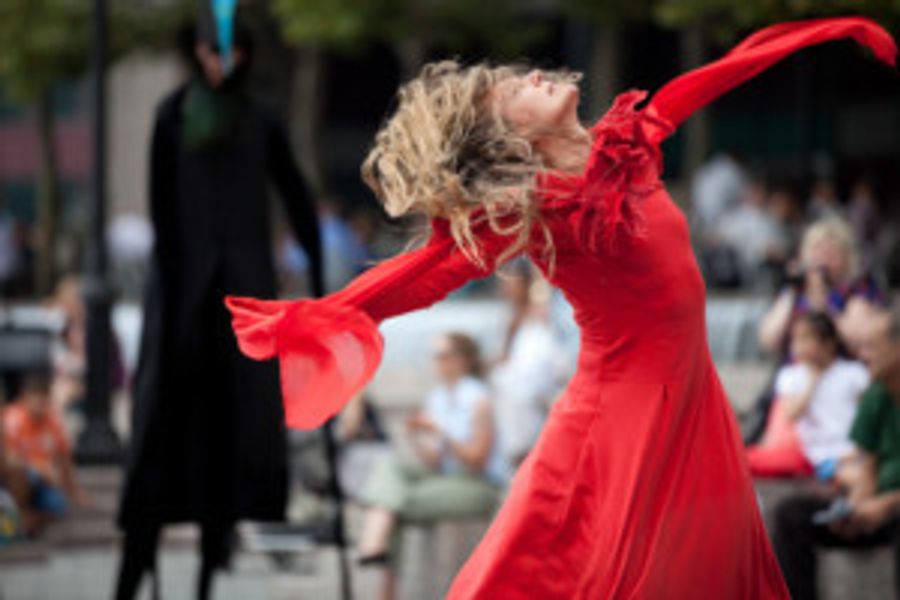 Madison Square Park Conservancy Hosts Alice Farley's IF THERE WERE A MOON Image