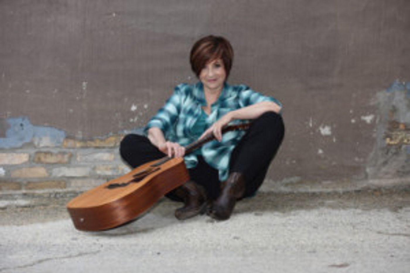 Raue Center Welcomes Singer-Songwriter Megon McDonough  Image