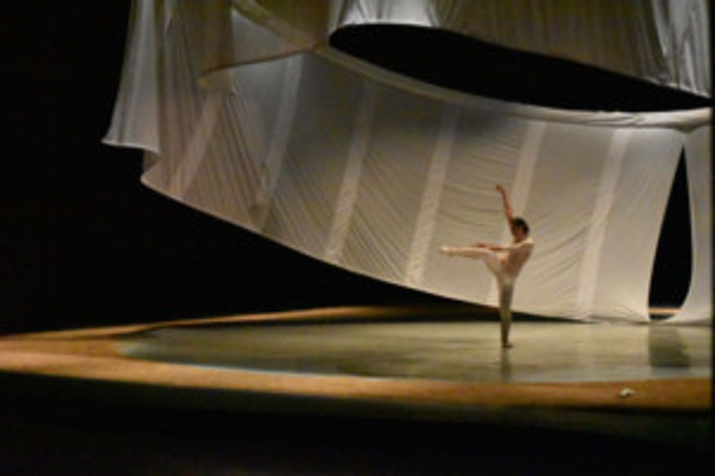 El Espíritu Indómito De Juana De Arco Tomó El Palacio De Bellas Artes  Image