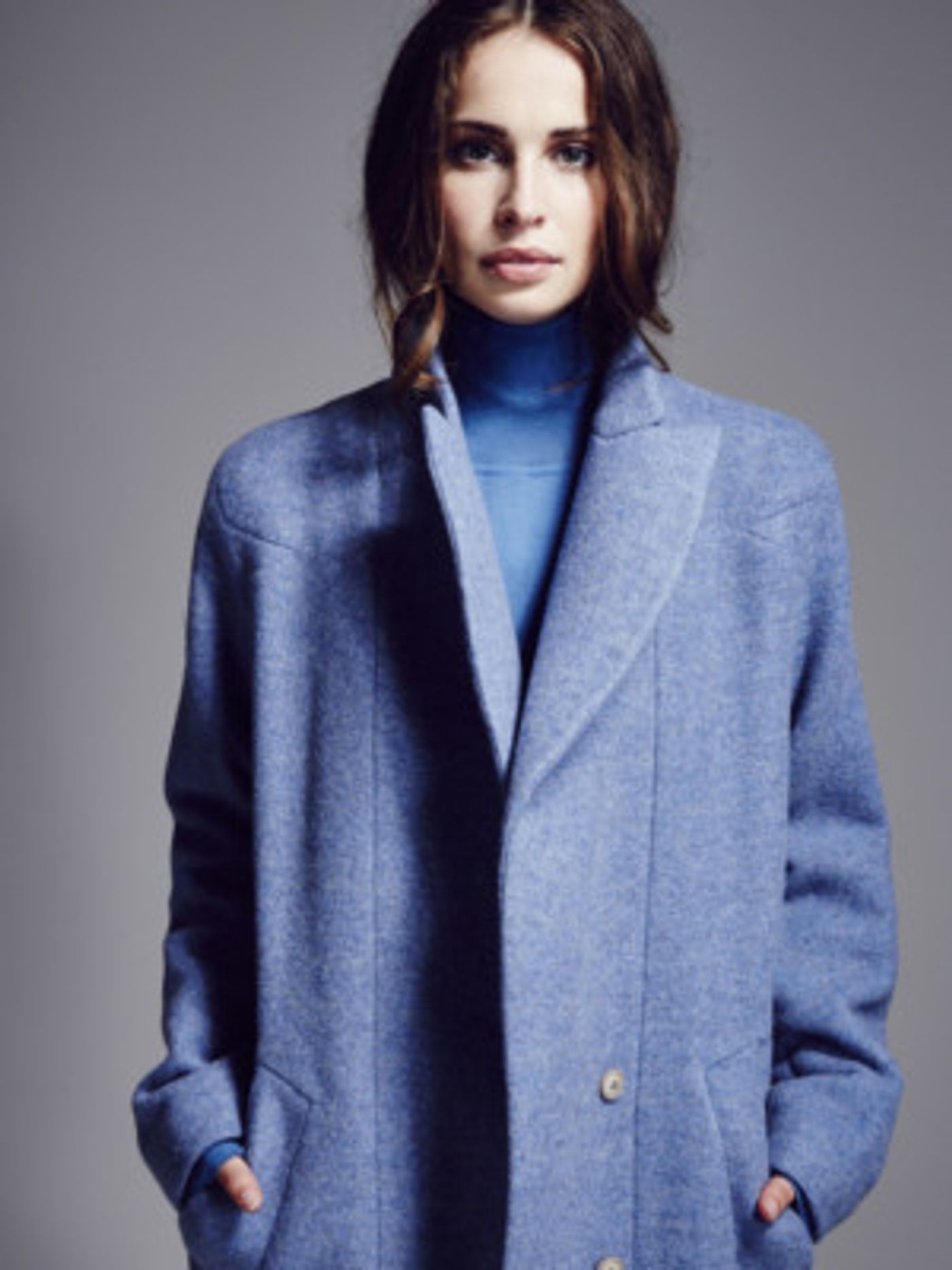 Poldark's Heida Reed To Star In FOXFINDER With Iwan Rheon  Image