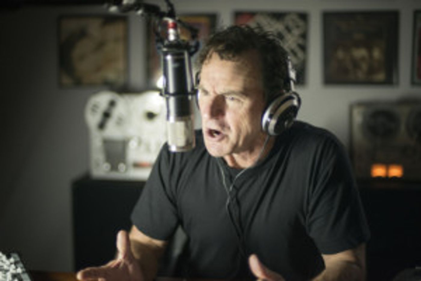 Dirt Dogs Theatre Co. Shocks The Airwaves With TALK RADIO  Image