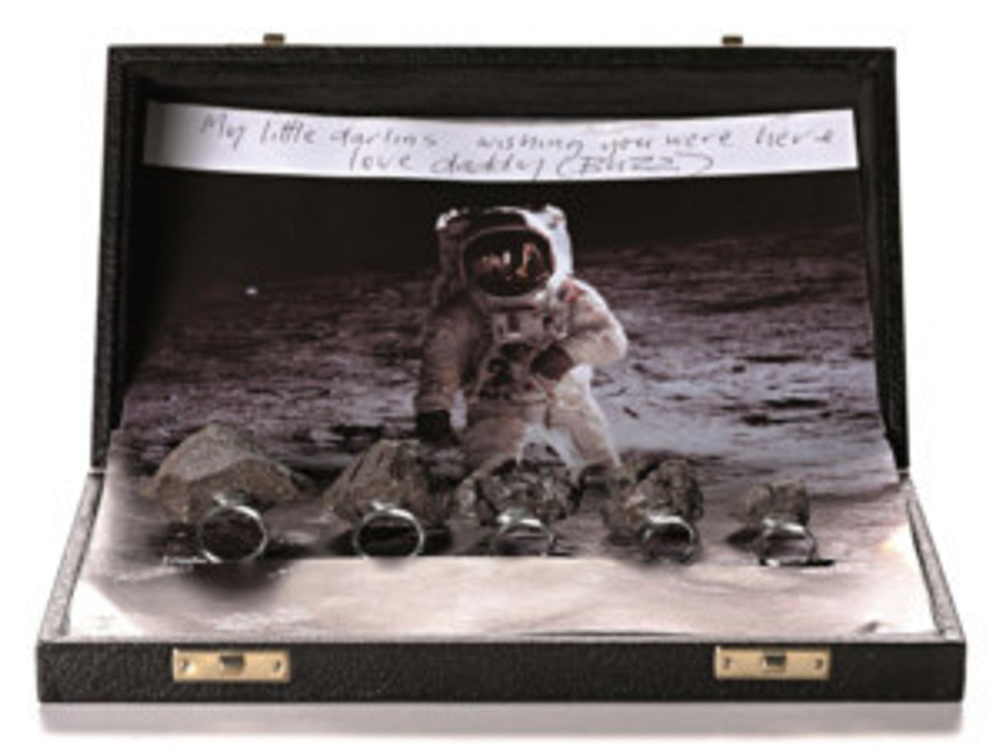 Mad Exhibition Explores Fake News, Sensationalist Headlines, And Conspiracy Theories Through Jewelry  Image