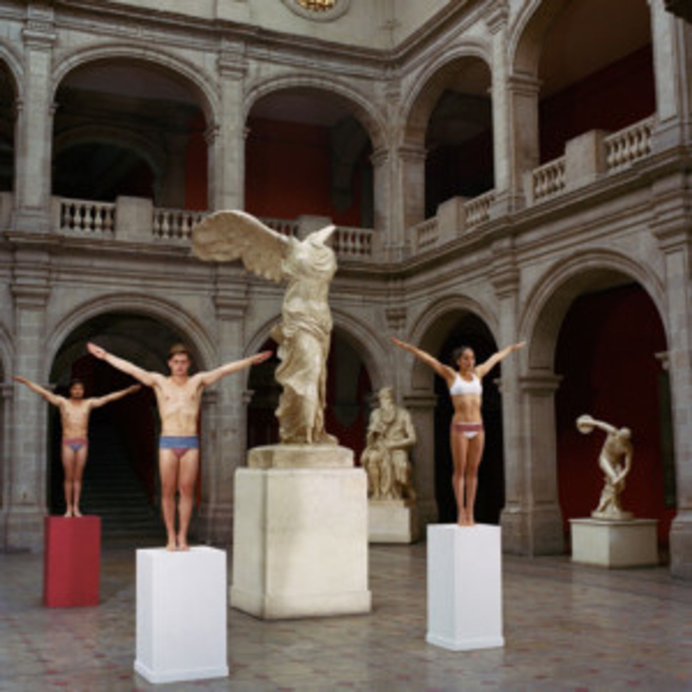 La Cultura Grecorromana Y Prehispánica Se Fusionan En La Exposición Valery Katsuba, Fotógrafo  Image