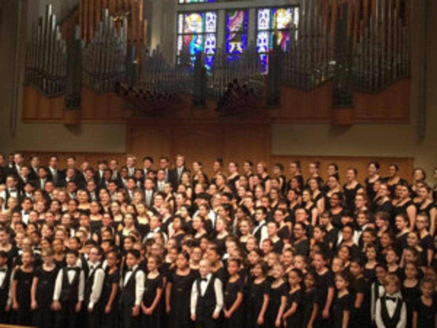 400 Kids Of Phoenix Children's Chorus Perform For Holidays  Image