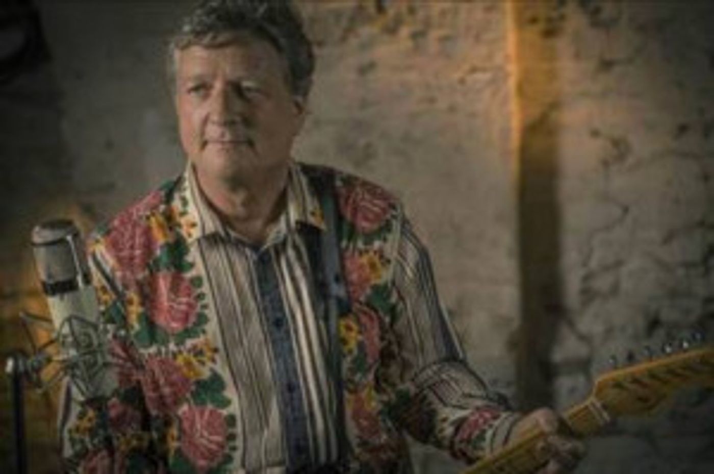 Glenn Tilbrook Supports Local Food Bank As He Heads To Epstein Theatre  Image
