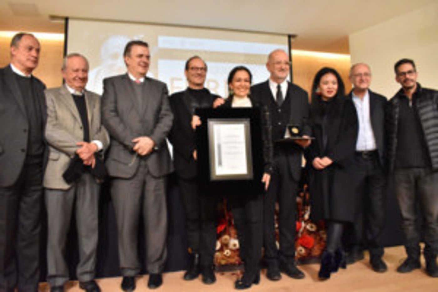 Enrique Norten Recibió La Medalla Bellas Artes Por Su Arquitectura Diversa, Original Y Vanguardista  Image