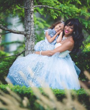 Trisha Jeffrey, Glenn Seven Allen And More Join N'KENGE'S YULETIDE At The Players This Week!    Image