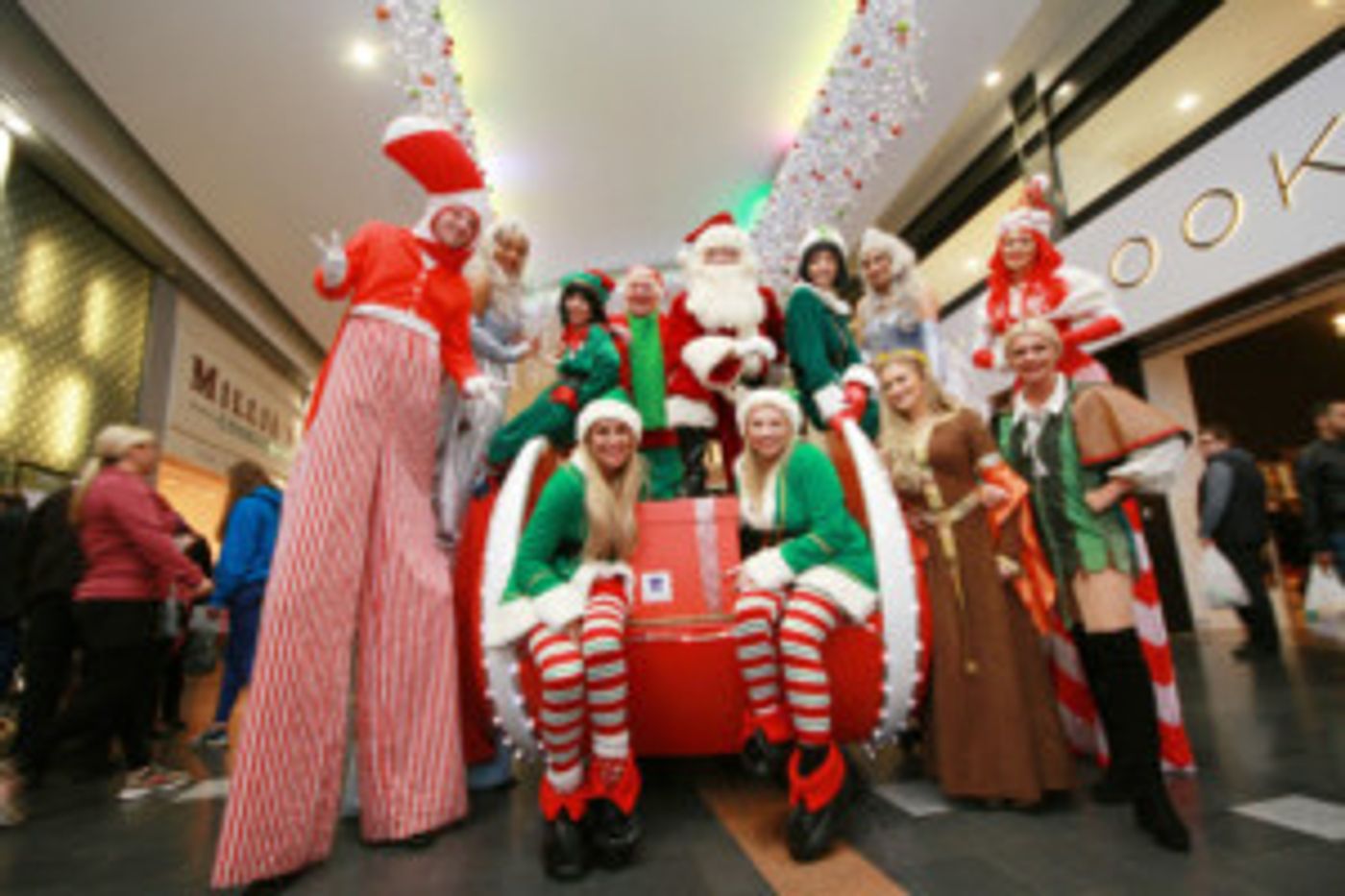 Panto Cast Help Make Christmas A Cracker At Shopping Centre  Image