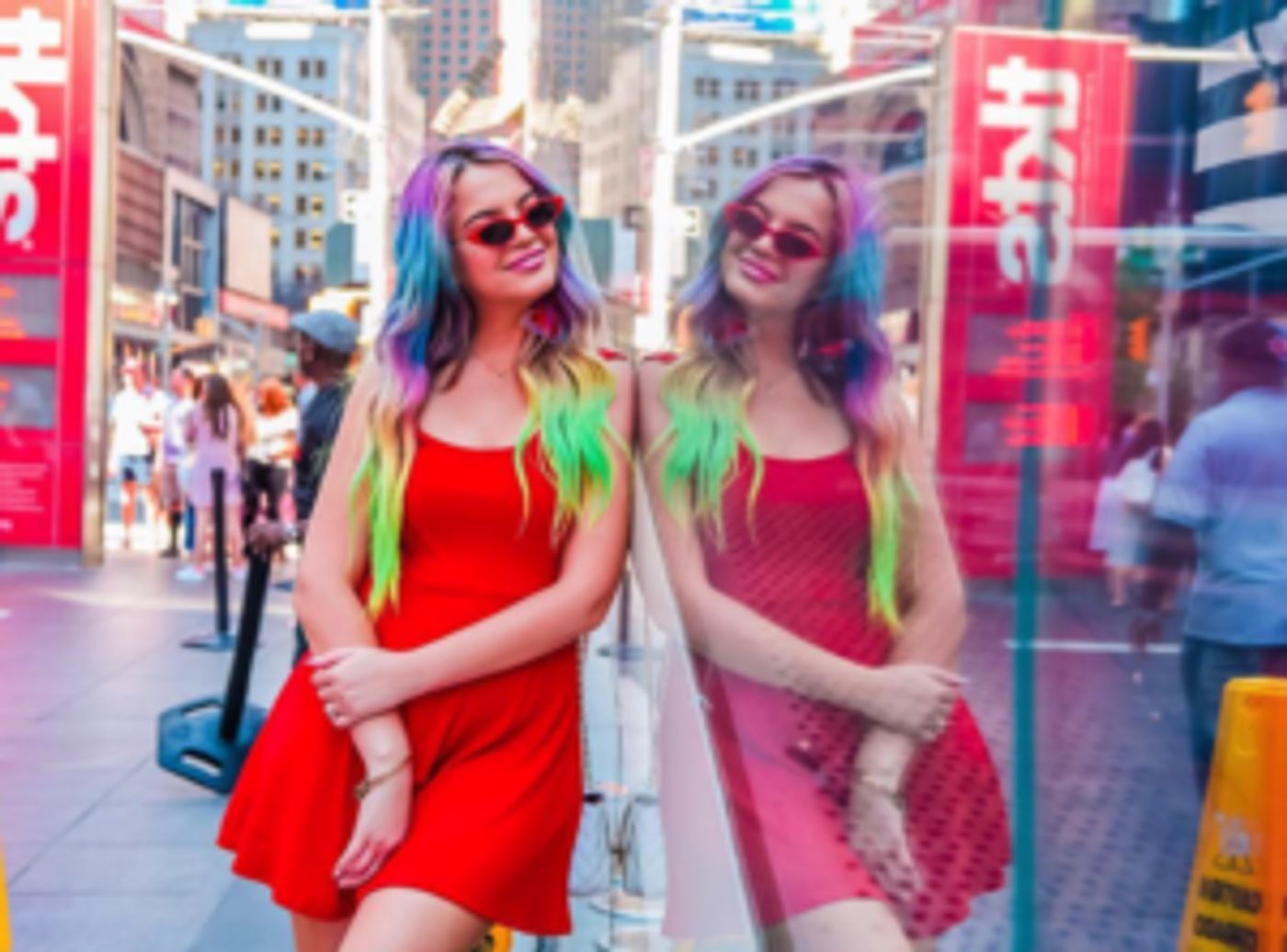 Anna Layza Takes Her WAVE OF UNICORNS To South America, Europe, Asia And Africa  Image