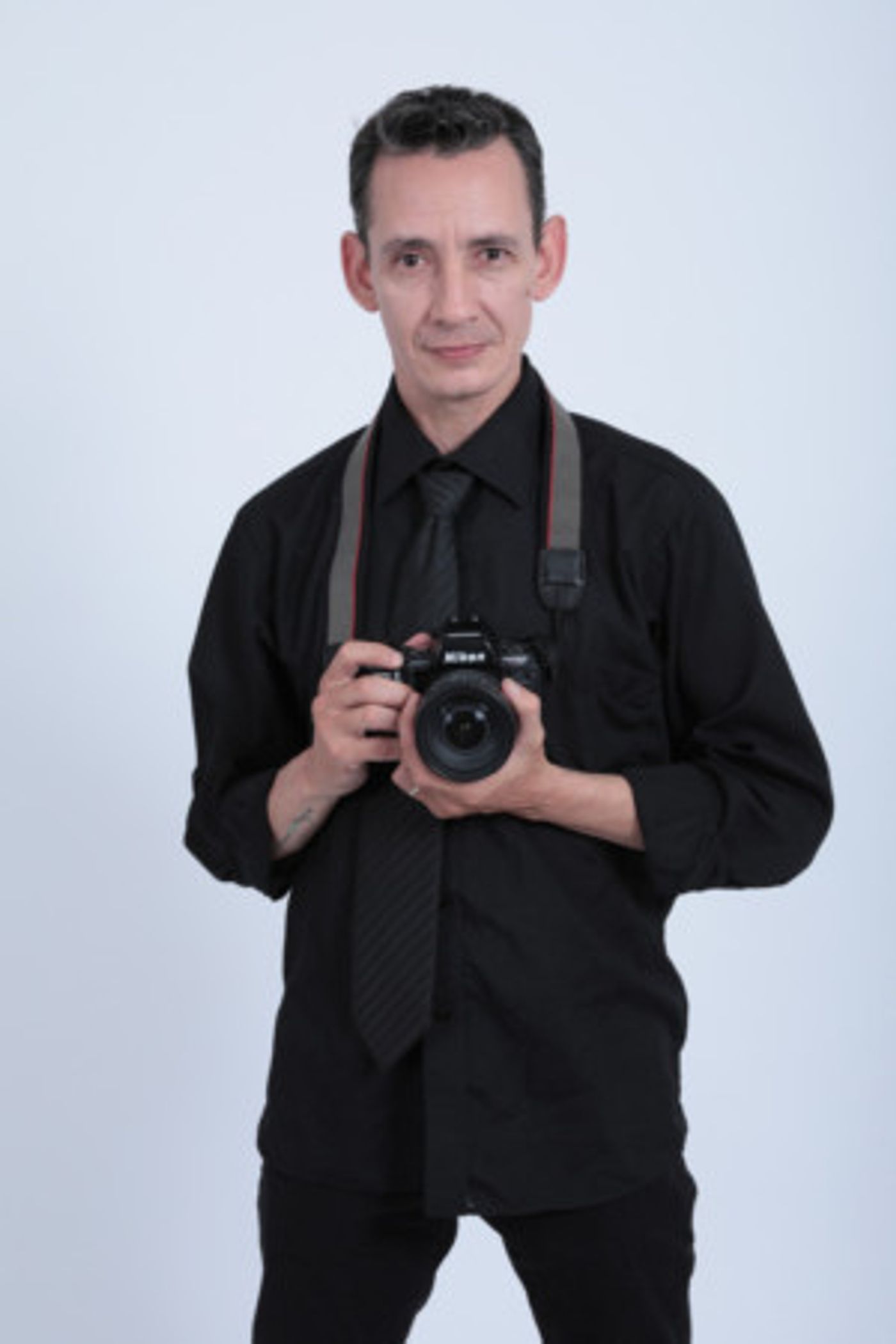 Mauricio Cedeno To Direct International Cast of THE PAPARAZZI  Image