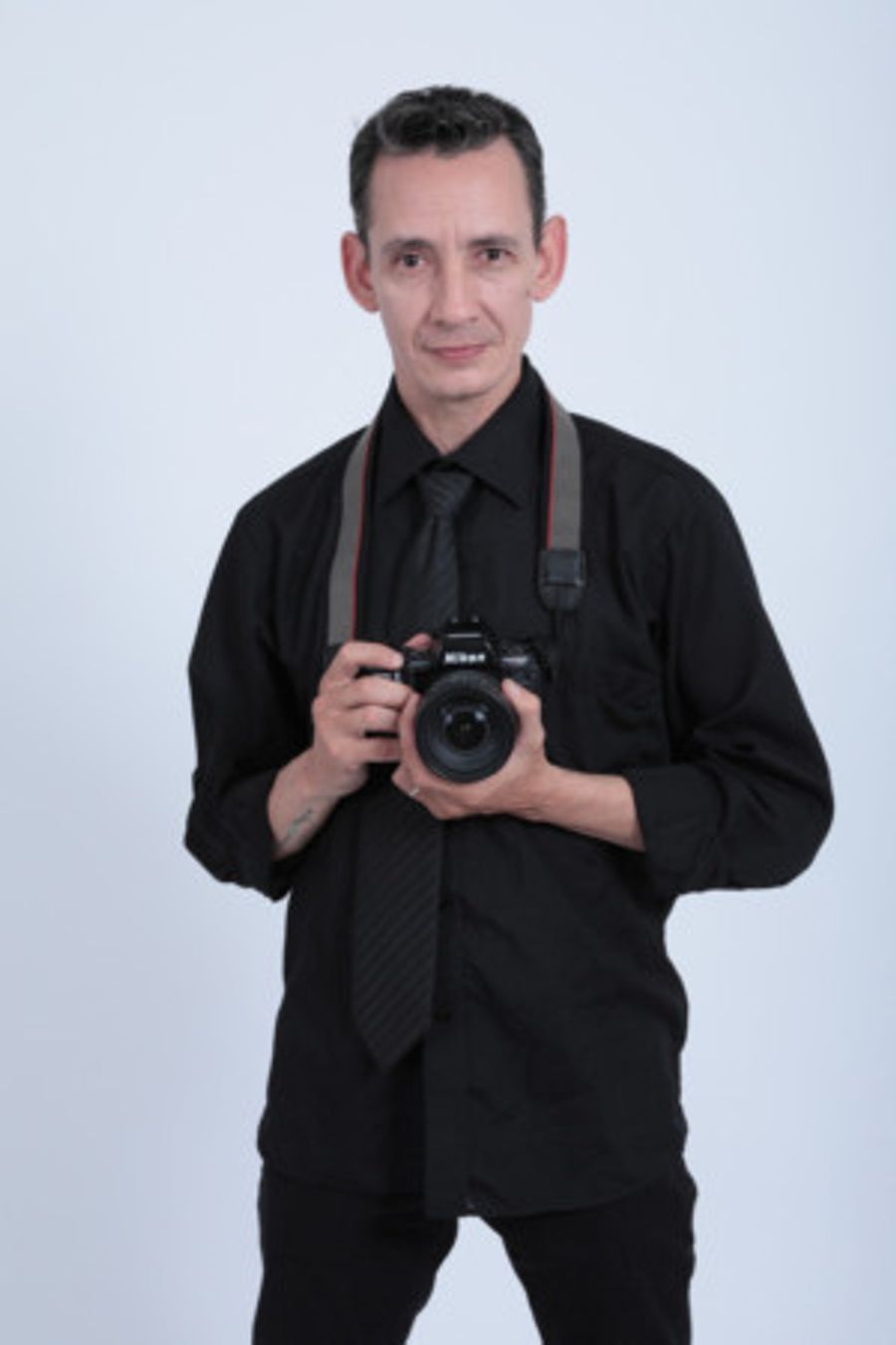 Mauricio Cedeno To Direct International Cast of THE PAPARAZZI Image
