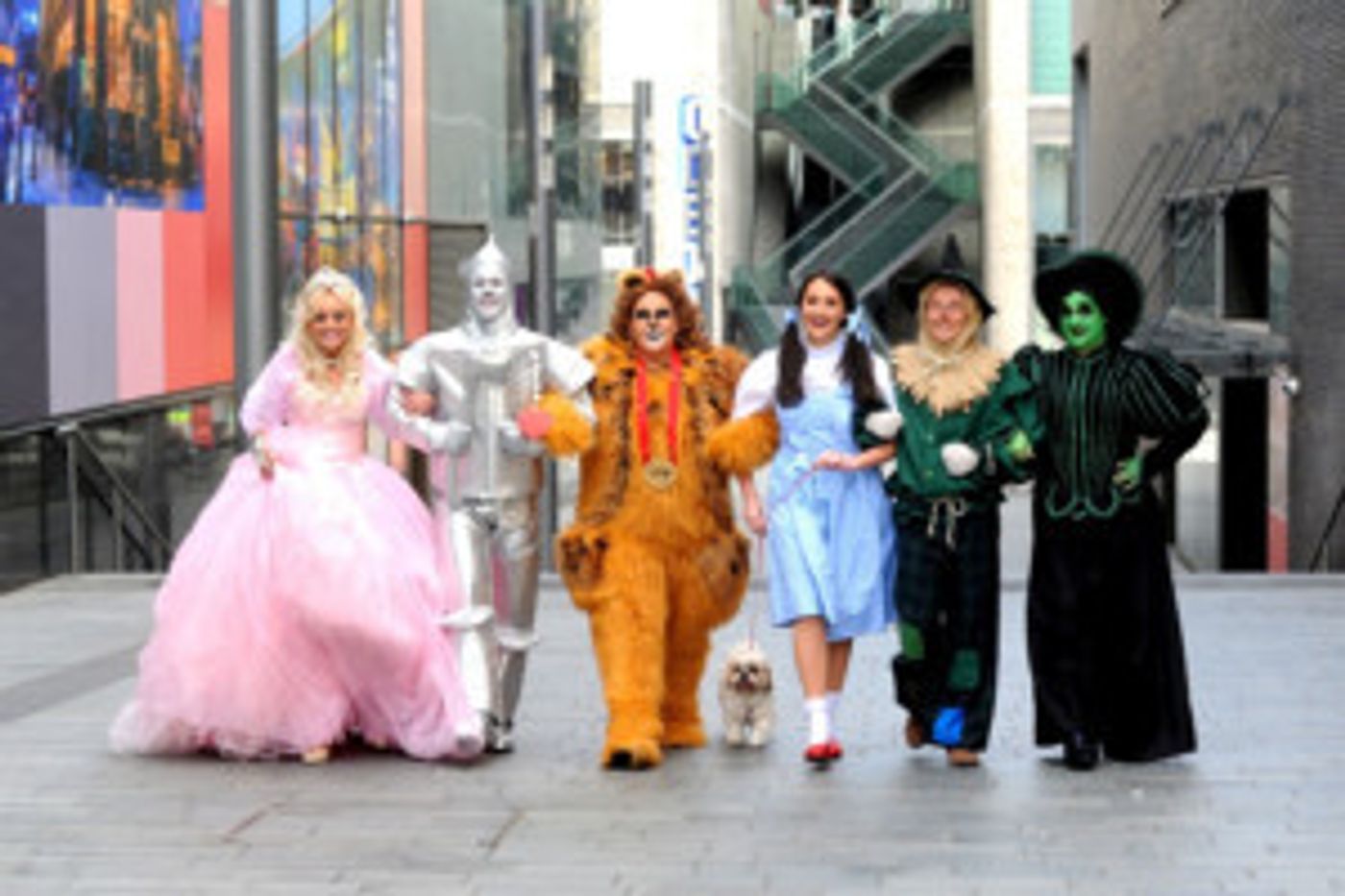 X-Factor Stars Sean Smith And Lola Saunders Launch THE WIZARD OF OZ Panto  Image