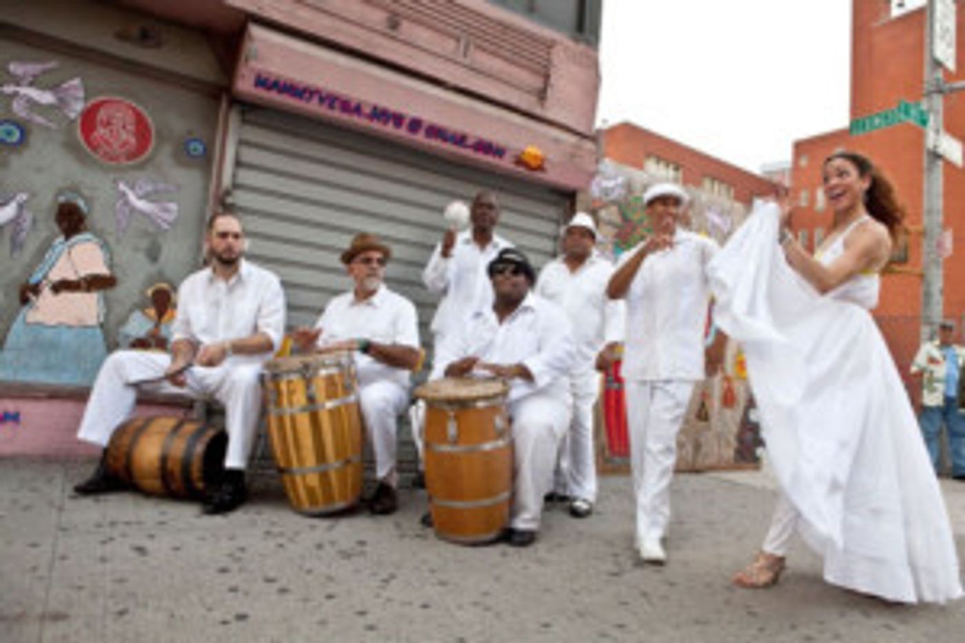 CHRISTMAS IN EL BARRIO Returns with Music from Los Pleneros De La 21  Image