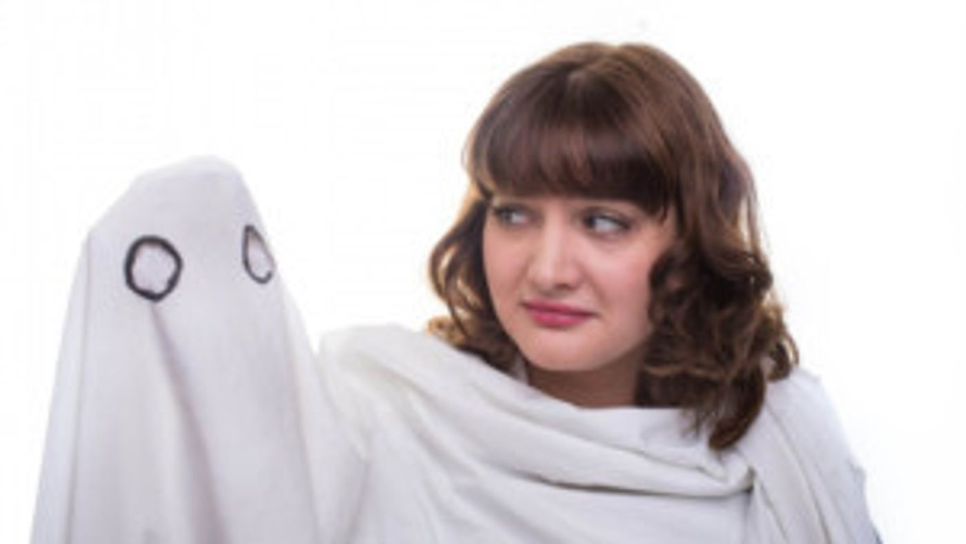 Laura Davis Returns with GHOST MACHINE  Image