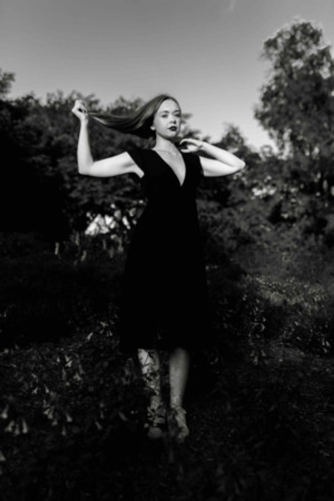 Singer/Songwriter Fiona Harte Releases Debut Single 'White Picket Fence'  Image