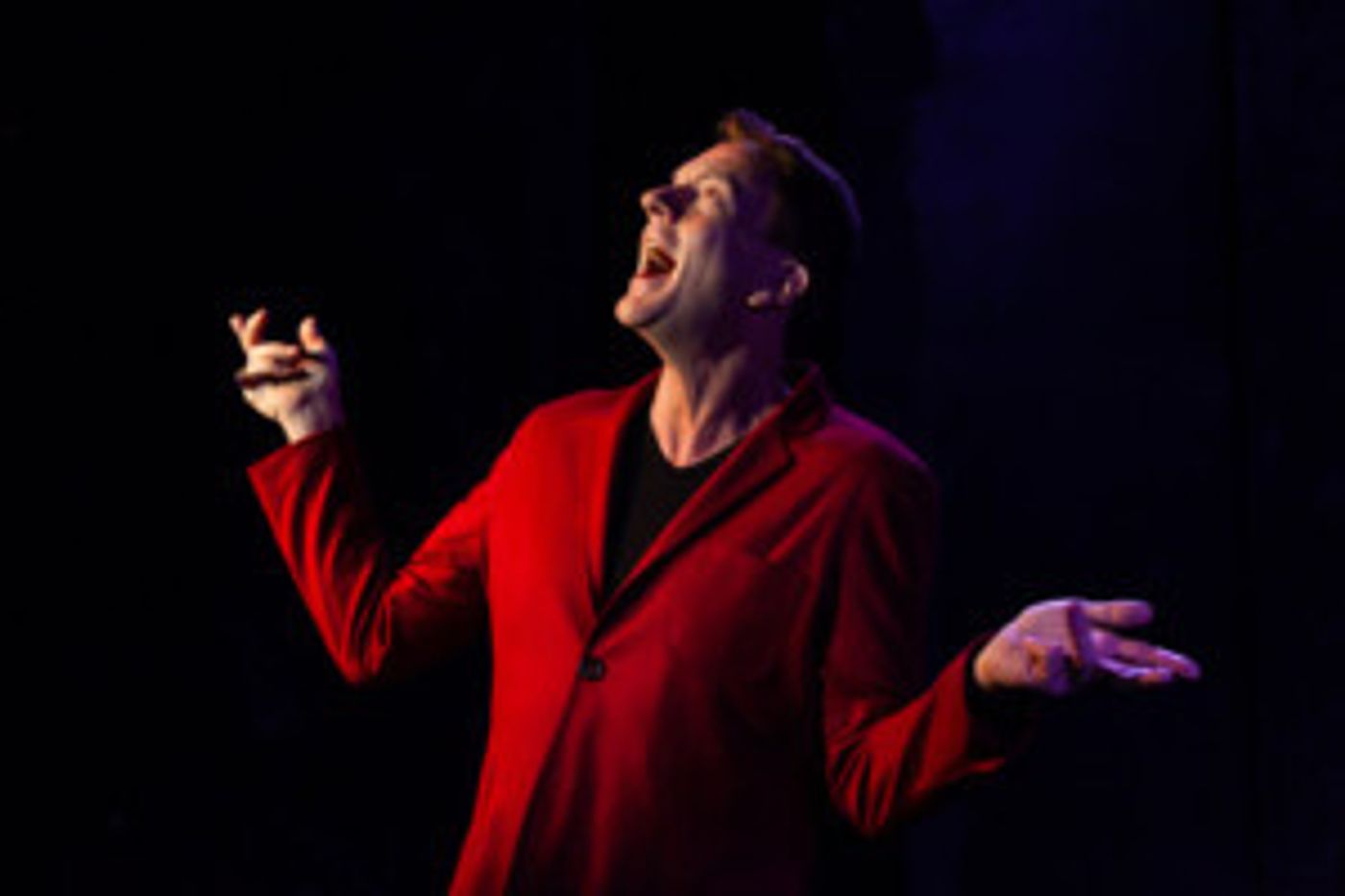 Jamie Brickhouse Brings Acclaimed Solo Show DANGEROUS WHEN WET To Denver  Image