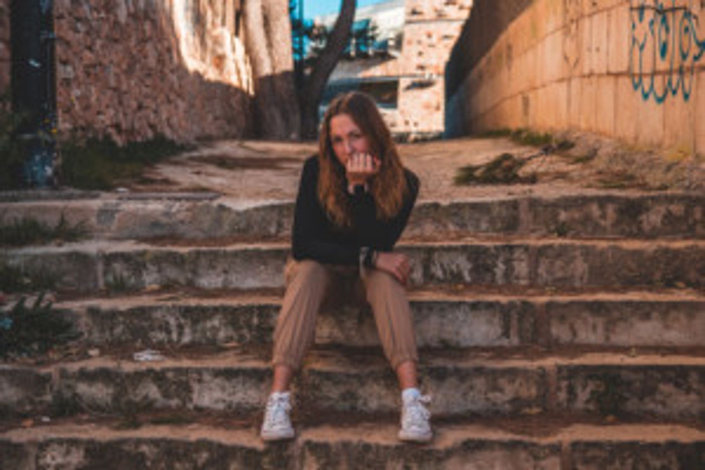 Spanish Songstress Elsa Barahona Shares 'Ense Ame' Video  Image